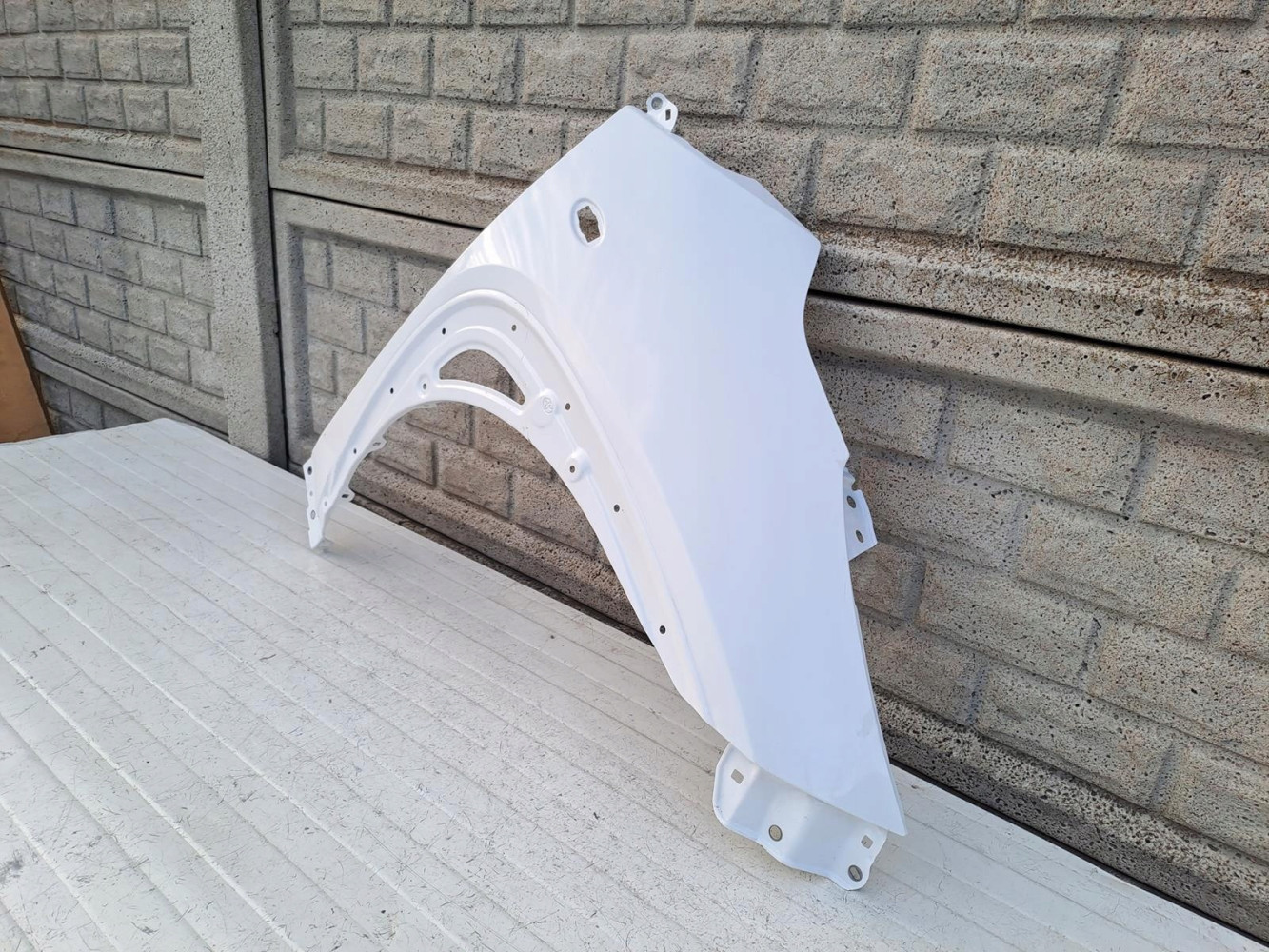 BŁOTNIK PRAWY PRZÓD TOYOTA AYGO X 22-23 - (14510576137)