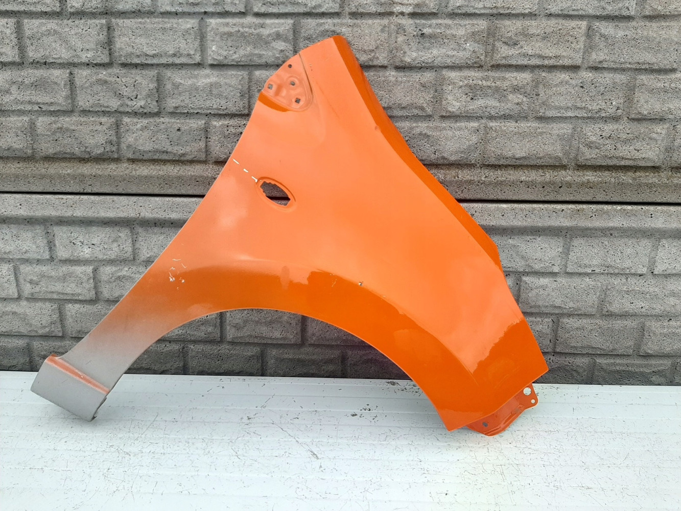 NISSAN PIXO SUZUKI ALTO BŁOTNIK PRAWY PRZEDNI