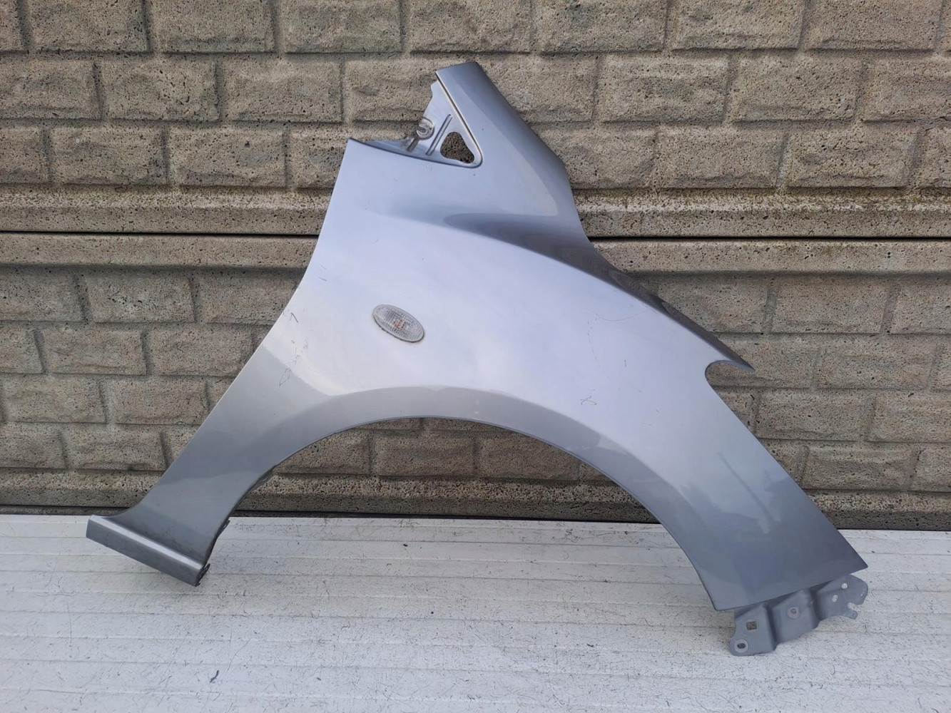 MAZDA 2 II 2007-2015 BŁOTNIK PRAWY PRZEDNI - (14576469308)