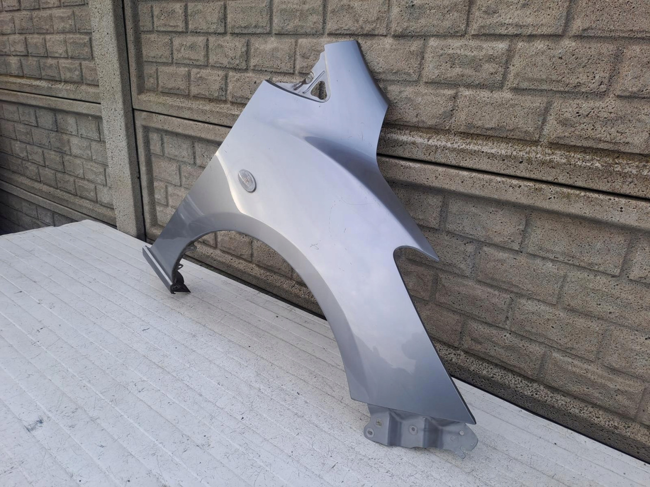 MAZDA 2 II 2007-2015 BŁOTNIK PRAWY PRZEDNI - (14576469308)