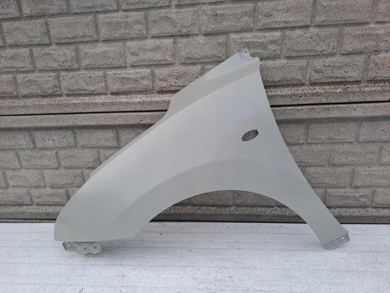 SUZUKI BALENO II 15-22 BŁOTNIK LEWY PRZEDNI NOWY - (14615250259)
