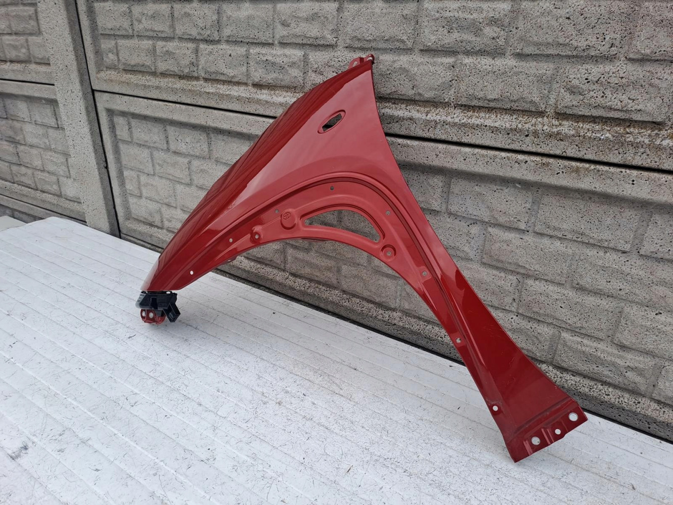 BŁOTNIK LEWY PRZÓD TOYOTA AYGO X 22-23 - (14841170581)