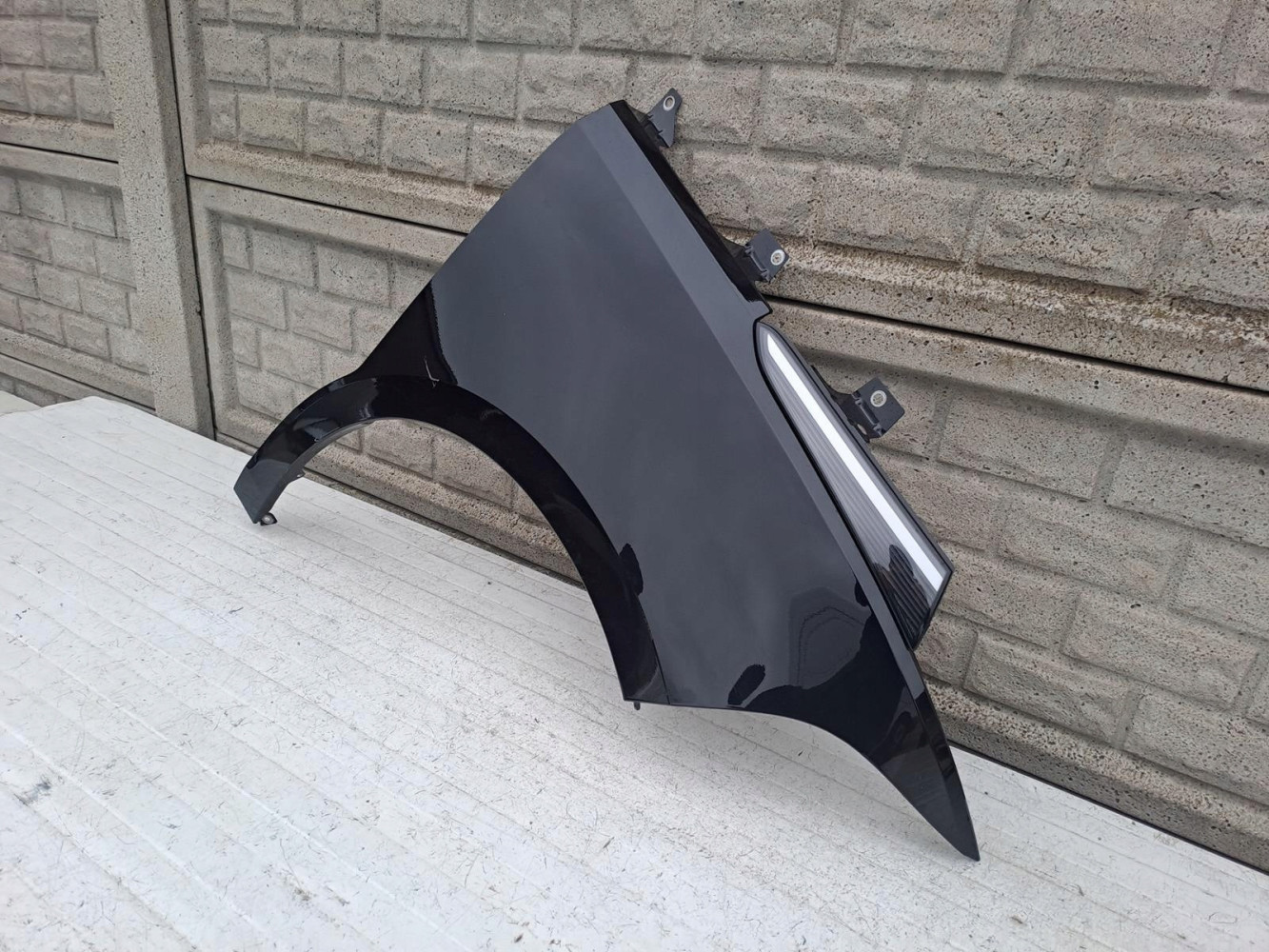 VW ID BUZZ 22- BŁOTNIK PRAWY PRZEDNI - (14847672964)