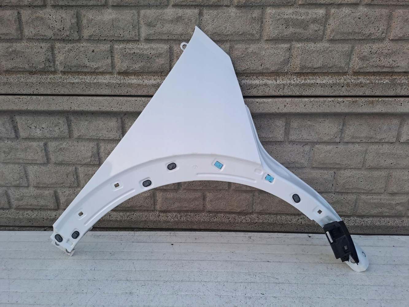 HYUNDAI IONIQ V 21-23 BŁOTNIK PRAWY PRZEDNI - (14854255129)