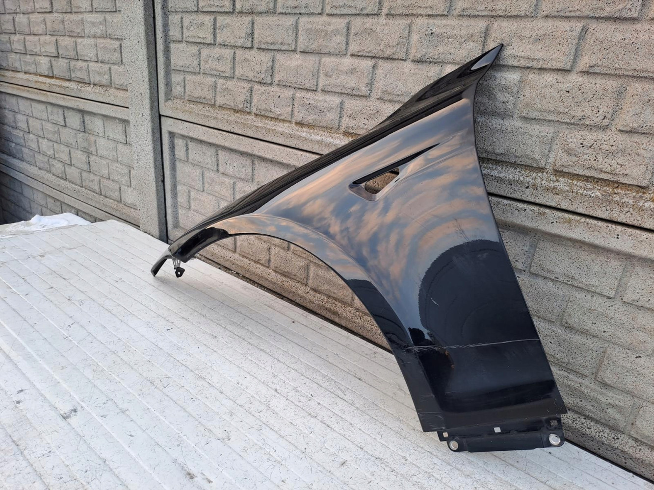 TESLA MODEL S BŁOTNIK LEWY PRZEDNI - (14854740544)