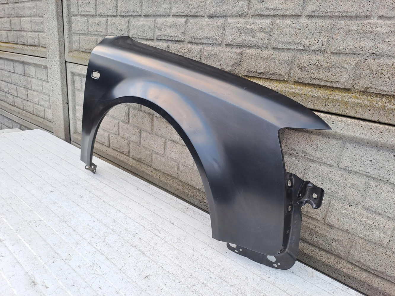 AUDI A4 B6 8E0 MAŁYSZ 00-04 BŁOTNIK PRZEDNI PRAWY - (14890463582)