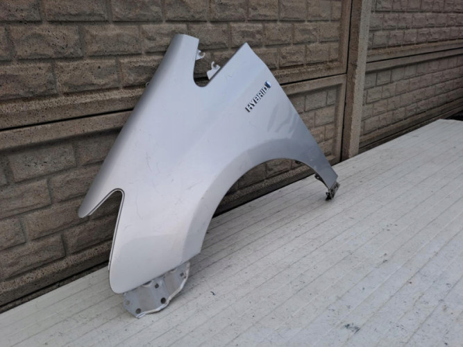 TOYOTA PRIUS PLUS BŁOTNIK PRZEDNI LEWY - (14918410931)