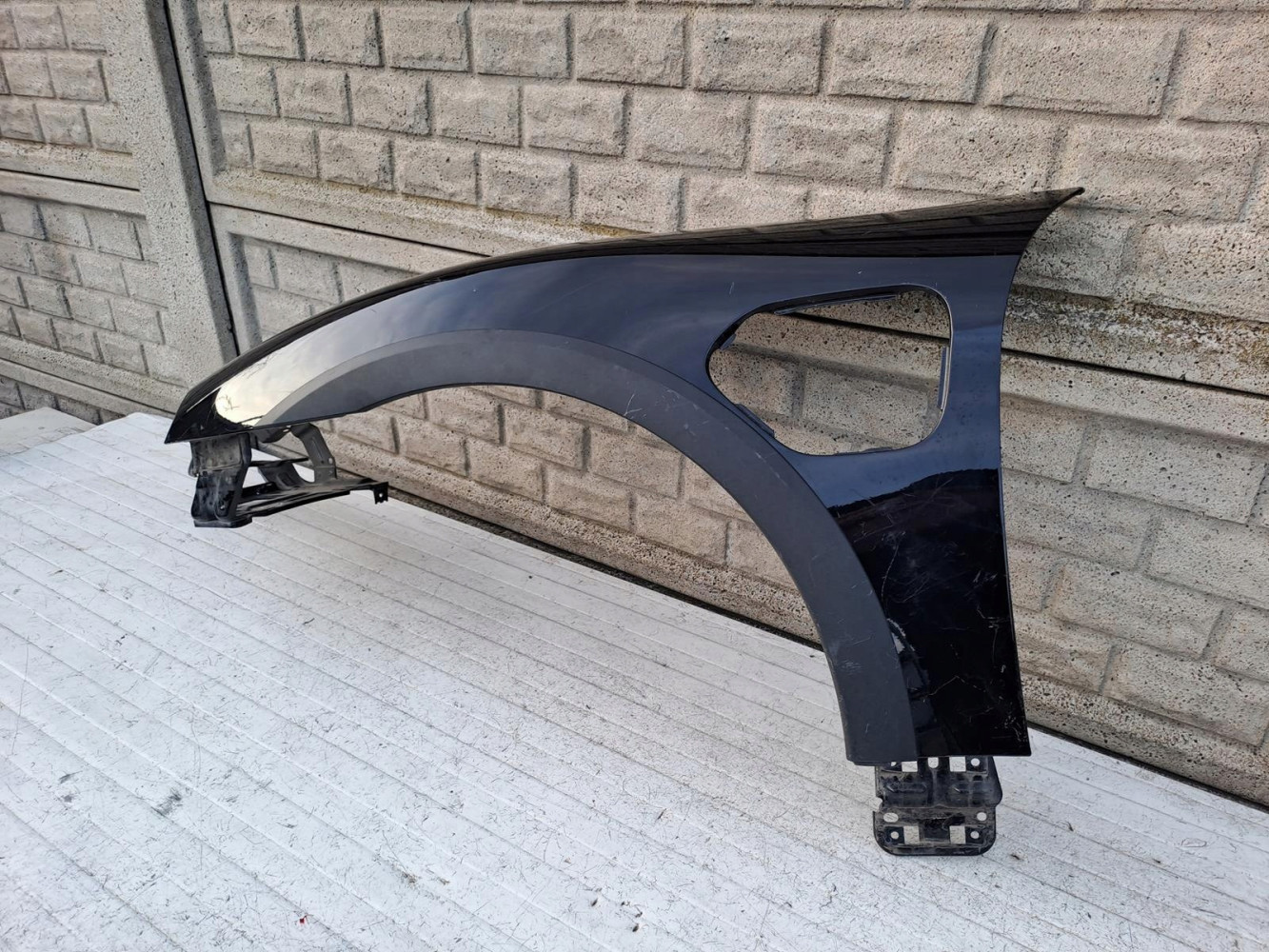 PORSCHE TAYCAN 9J1 9 J BŁOTNIK PRZEDNI LEWY - (14965275093)