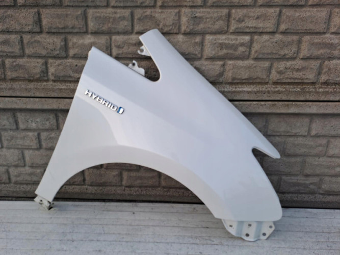 TOYOTA PRIUS PLUS BŁOTNIK PRZEDNI PRAWY - (14965317821)