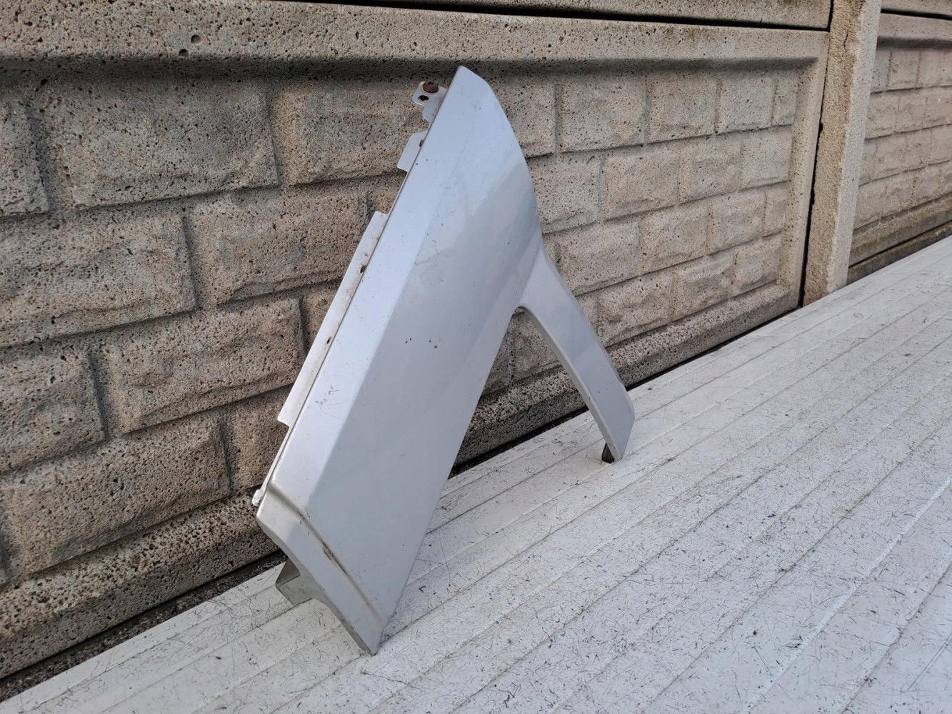 VW CRAFTER 2E0 LISTWA POD LAMPE PRAWY PRZÓD - (14965516287)