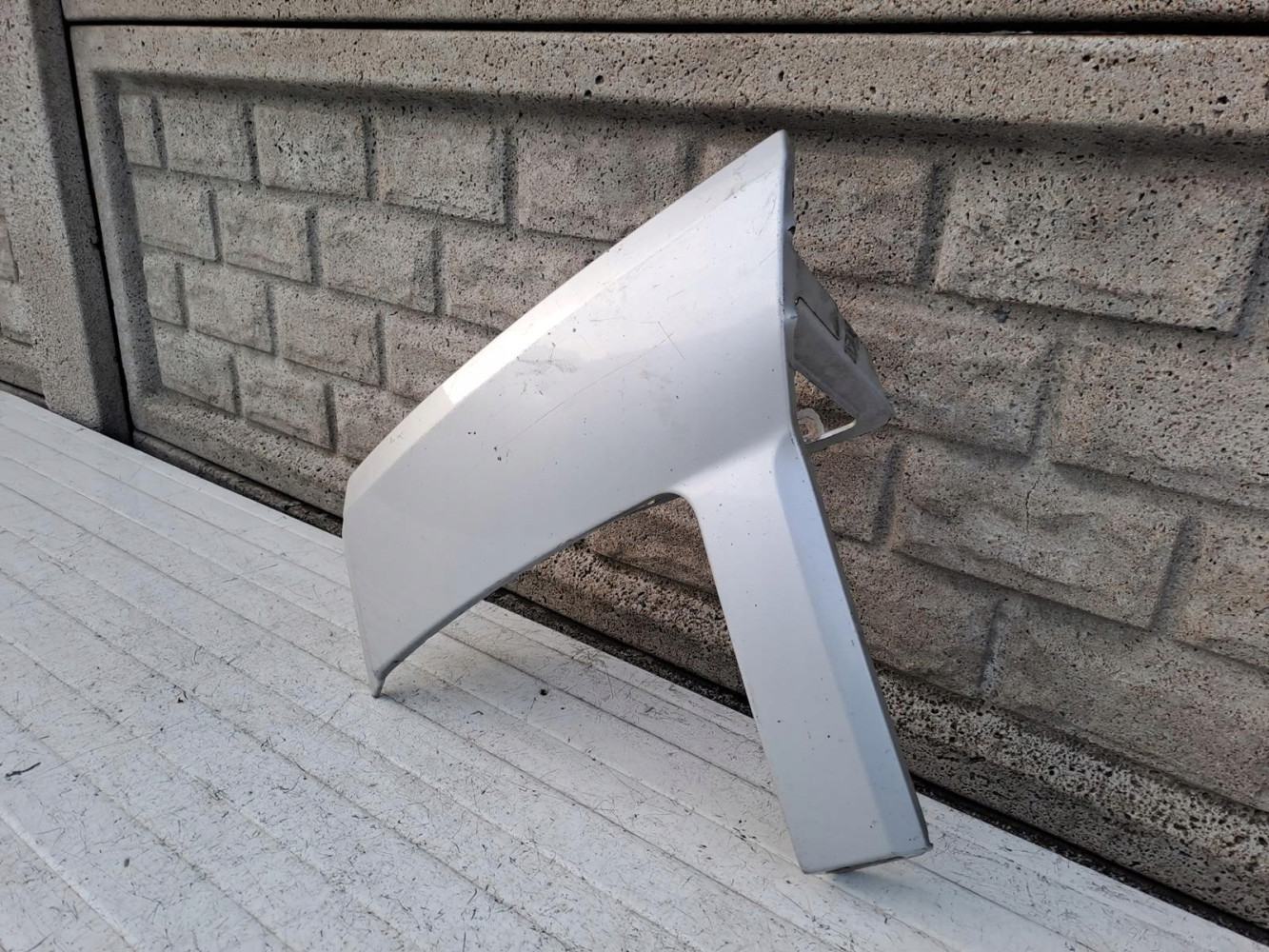VW CRAFTER 2E0 LISTWA POD LAMPE PRAWY PRZÓD - (14965516287)