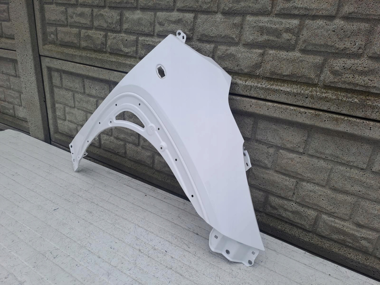 BŁOTNIK PRAWY PRZÓD TOYOTA AYGO X 22-23 - (14990632908)