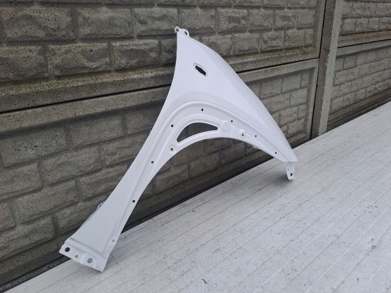 BŁOTNIK PRAWY PRZÓD TOYOTA AYGO X 22-23 - (14990632908)