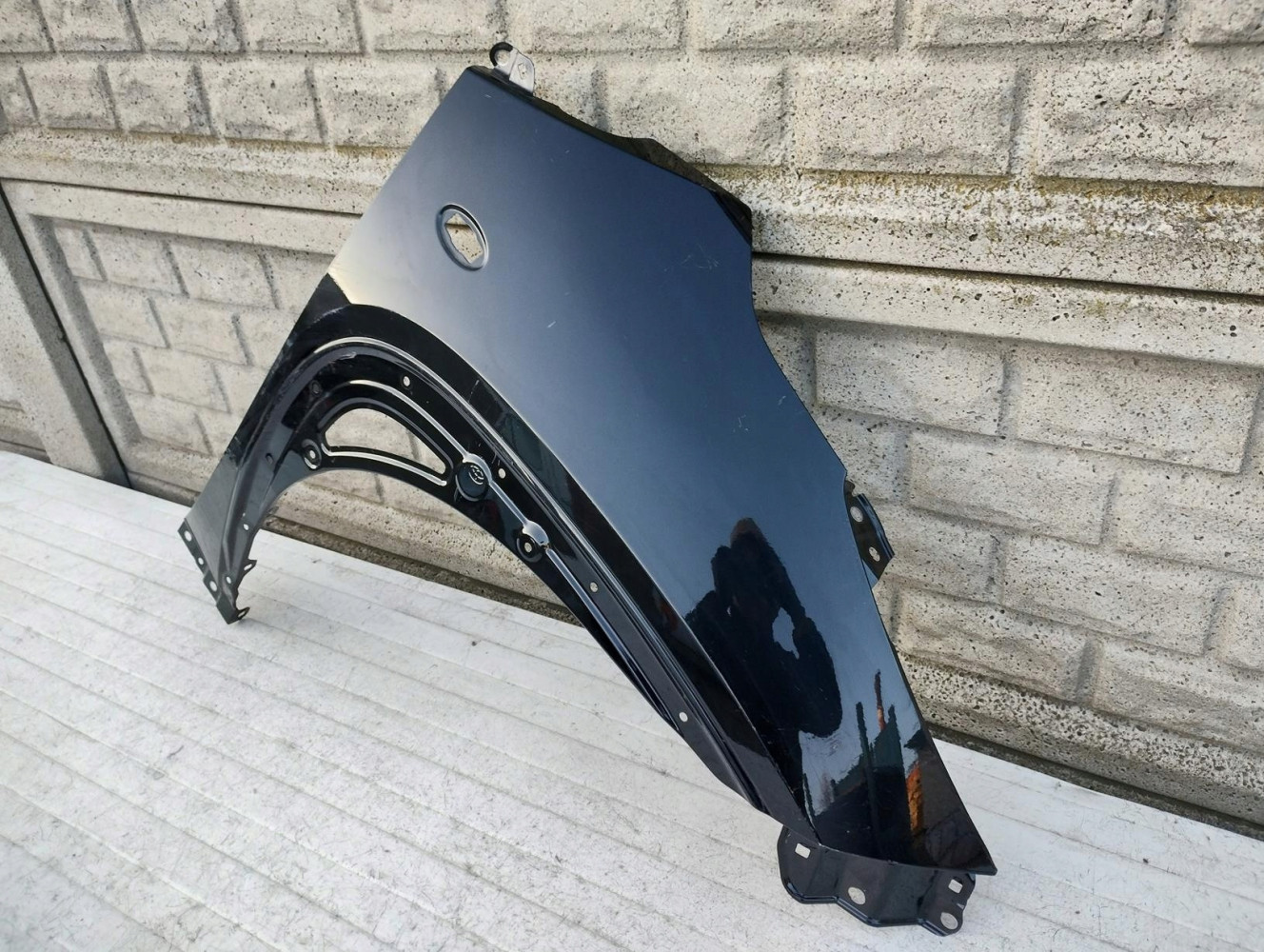 BŁOTNIK PRAWY PRZÓD TOYOTA AYGO X 22-23 - (15019944255)
