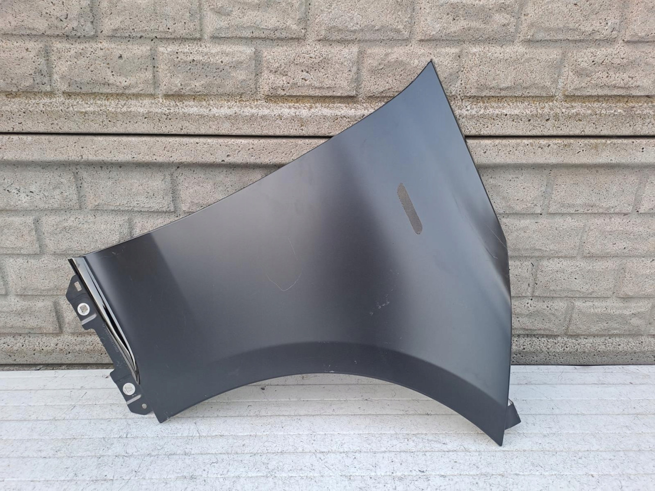 BŁOTNIK MERCEDES EQE W295 PRAWY PRZEDNI - (15025356735)