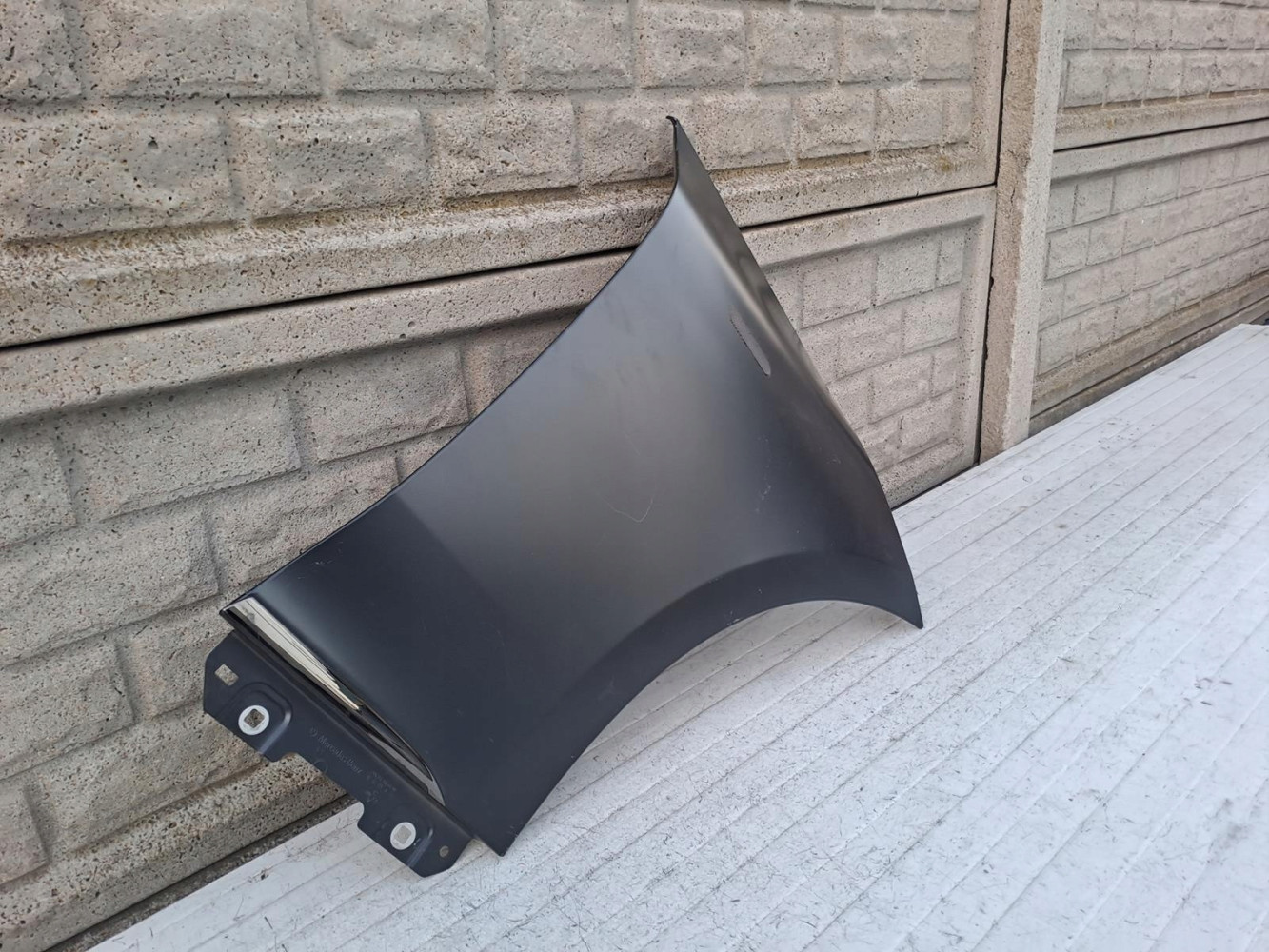 BŁOTNIK MERCEDES EQE W295 PRAWY PRZEDNI - (15025356735)