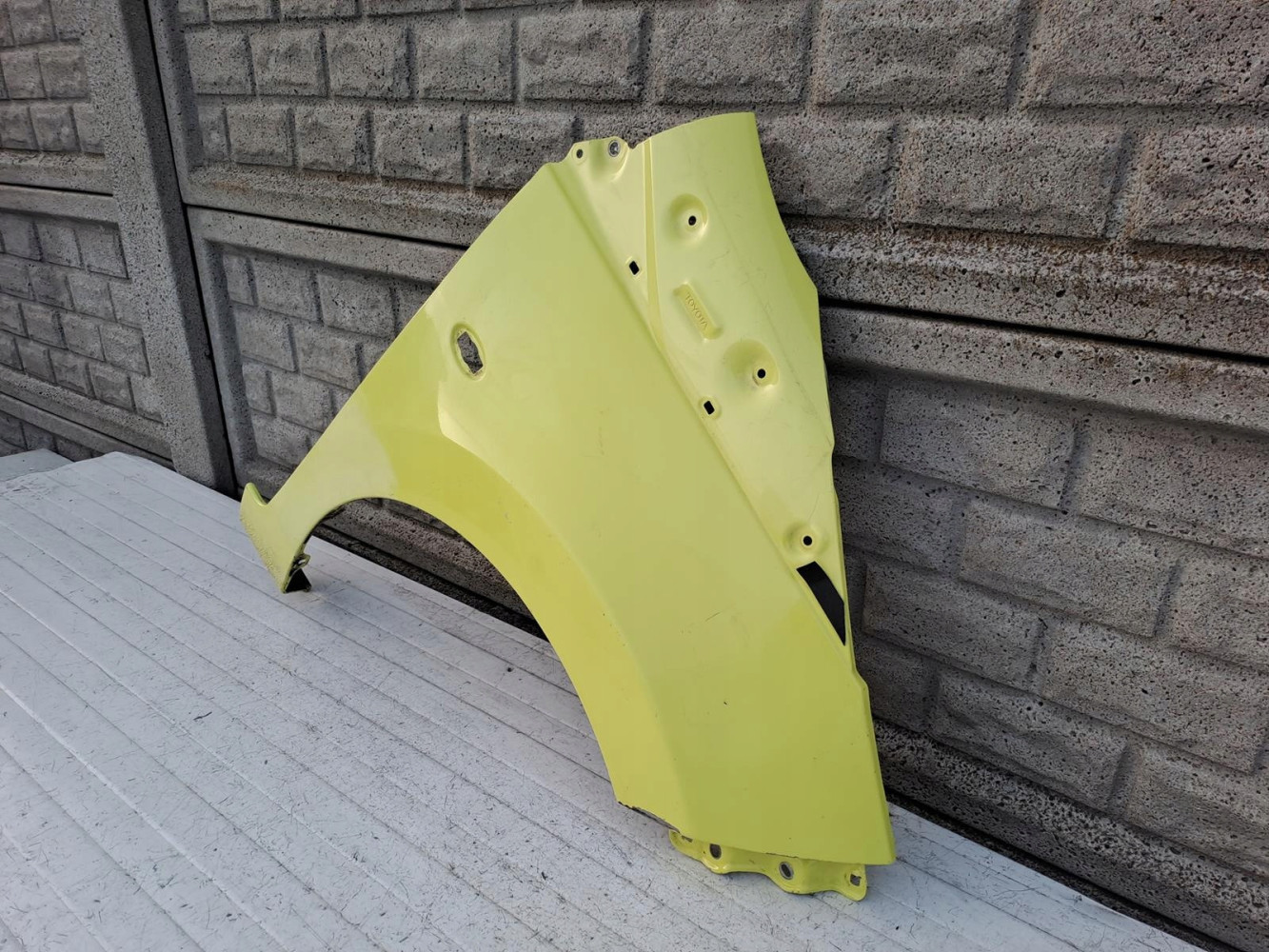 TOYOTA AYGO 2 2014-2022 BŁOTNIK PRAWY PRZEDNI - (15130446704)