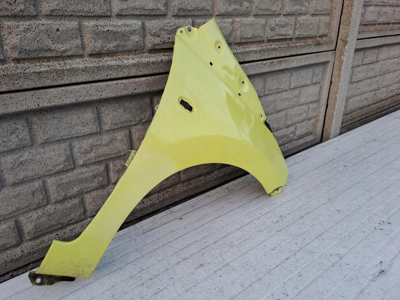TOYOTA AYGO 2 2014-2022 BŁOTNIK PRAWY PRZEDNI - (15130446704)