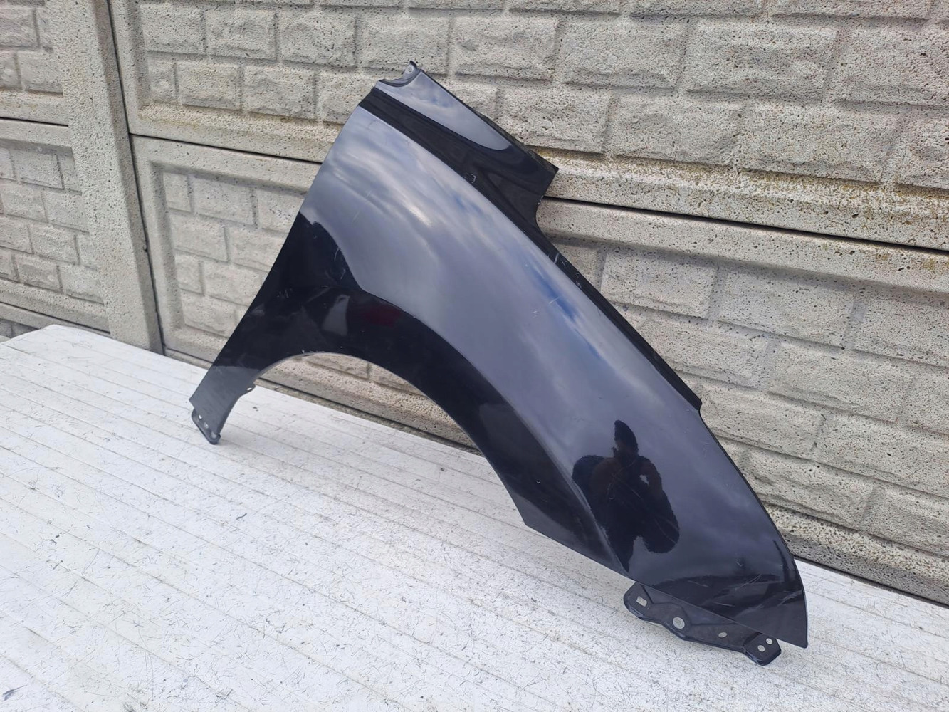 SUZUKI BALENO II 15-22 BŁOTNIK PRAWY PRZEDNI - (15144934011)