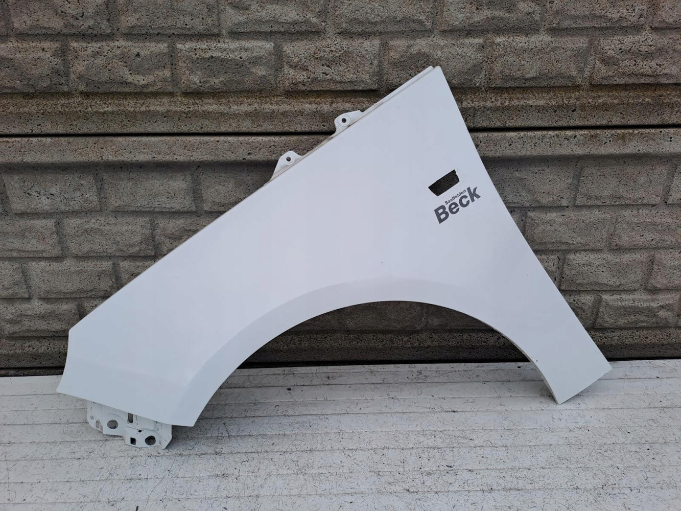 OPEL ADAM BŁOTNIK PRZEDNI LEWY - (15161871626)