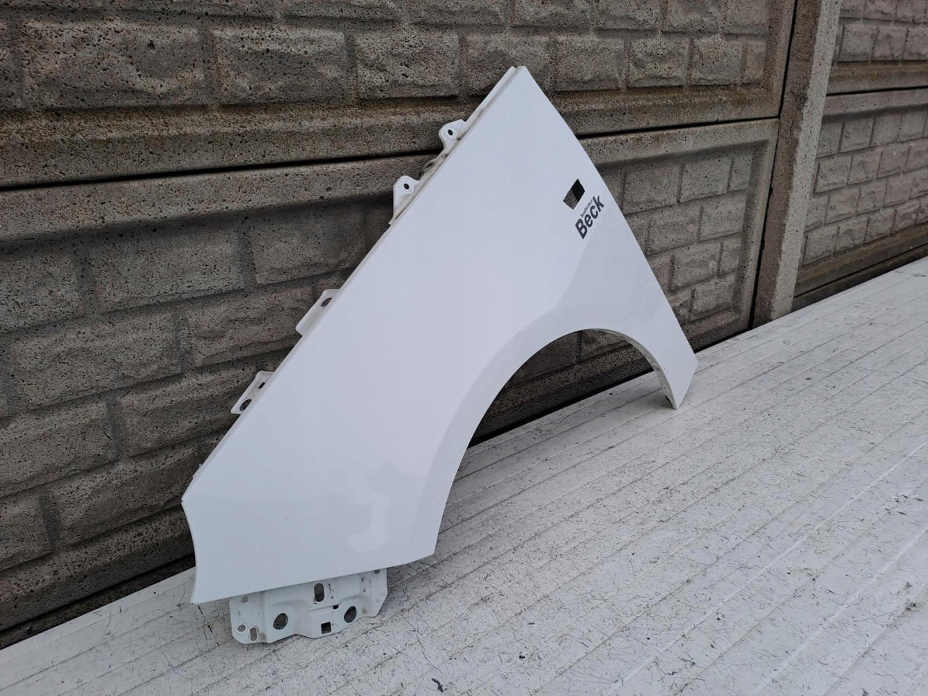 OPEL ADAM BŁOTNIK PRZEDNI LEWY - (15161871626)