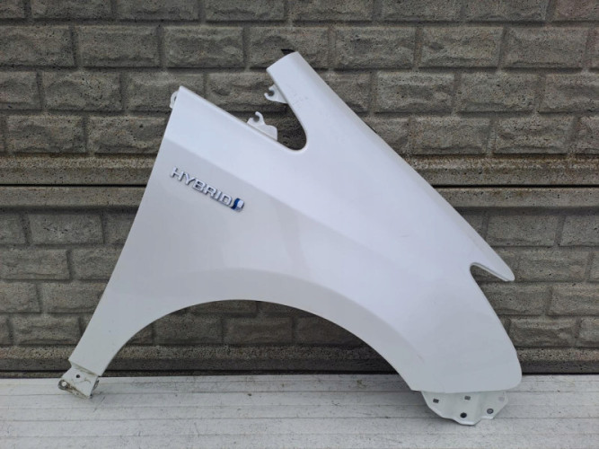 TOYOTA PRIUS PLUS BŁOTNIK PRZEDNI PRAWY - (15201288113)