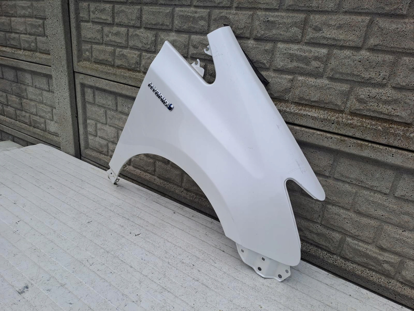 TOYOTA PRIUS PLUS BŁOTNIK PRZEDNI PRAWY - (15201288113)