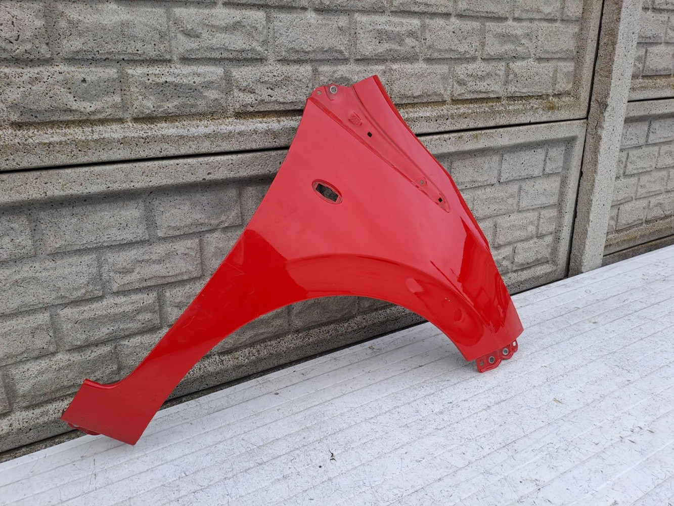 PEUGEOT 108 2014-2021 BŁOTNIK PRAWY PRZEDNI - (15201372580)