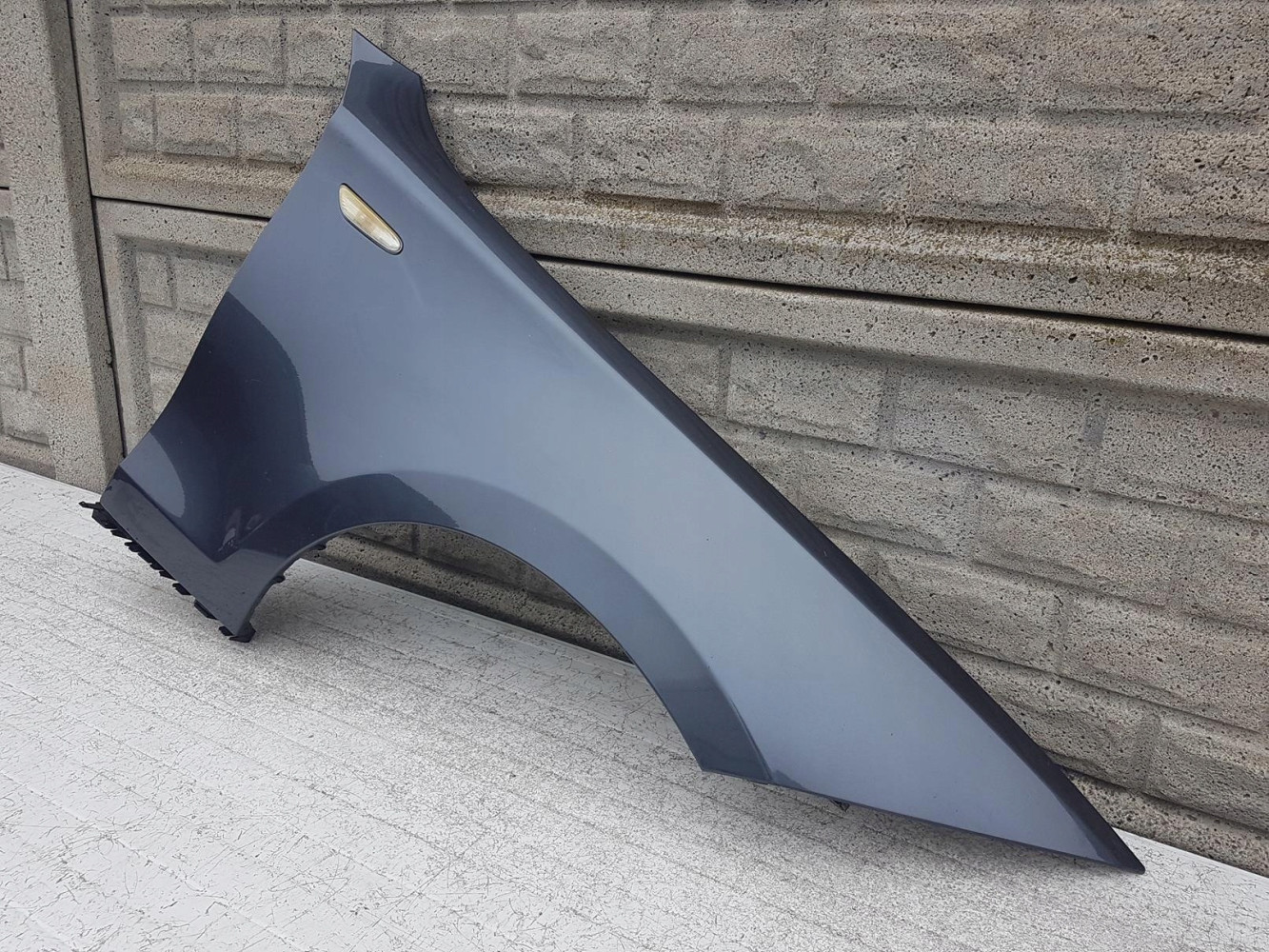 BŁOTNIK PRZEDNI PRAWY BMW 1 E87 E88 E81 E82