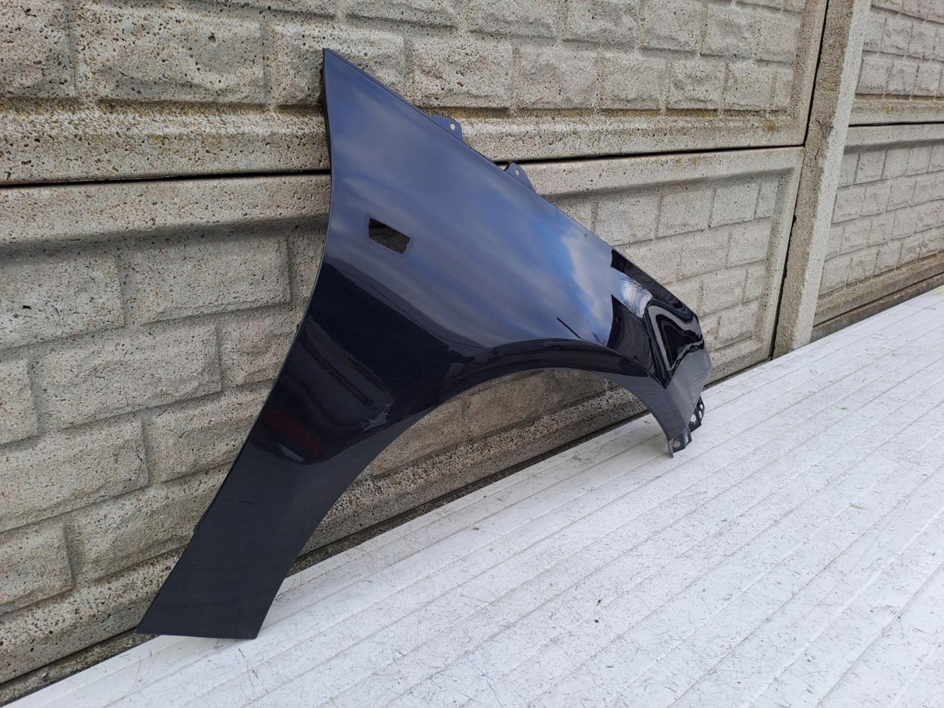 OPEL ADAM BŁOTNIK PRZEDNI PRAWY - (15201442455)