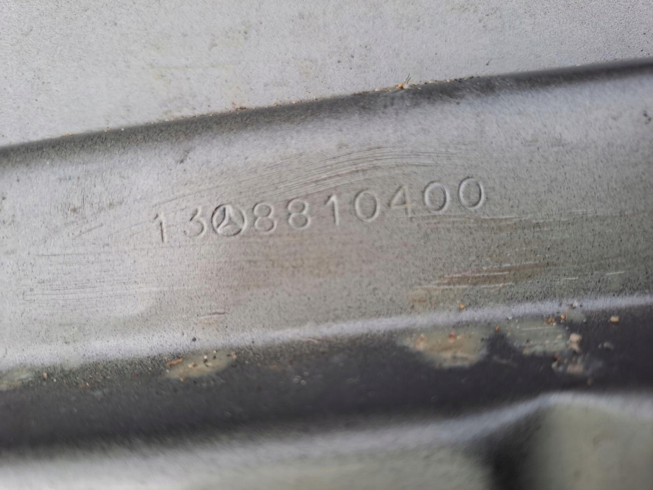 MERCEDES EQS SUV BŁOTNIK PRZEDNI PRAWY - (15206797260)
