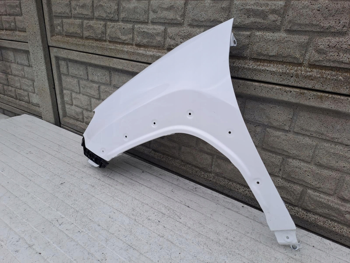 TOYOTA YARIS CROSS 4 IV 19-24 BŁOTNIK LEWY - (15218555620)