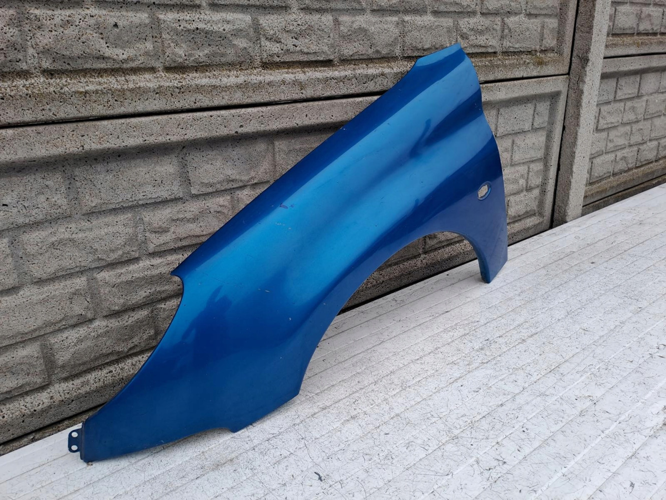 PEUGEOT 206 CC SZEROKI BŁOTNIK PRZEDNI LEWY - (15230165107)