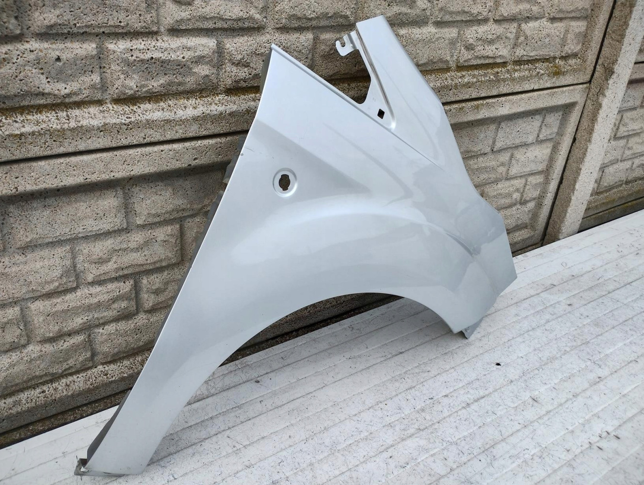 FORD TOURNEO COURIER 14-20 BŁOTNIK PRZEDNI PRAWY - (15261601331)