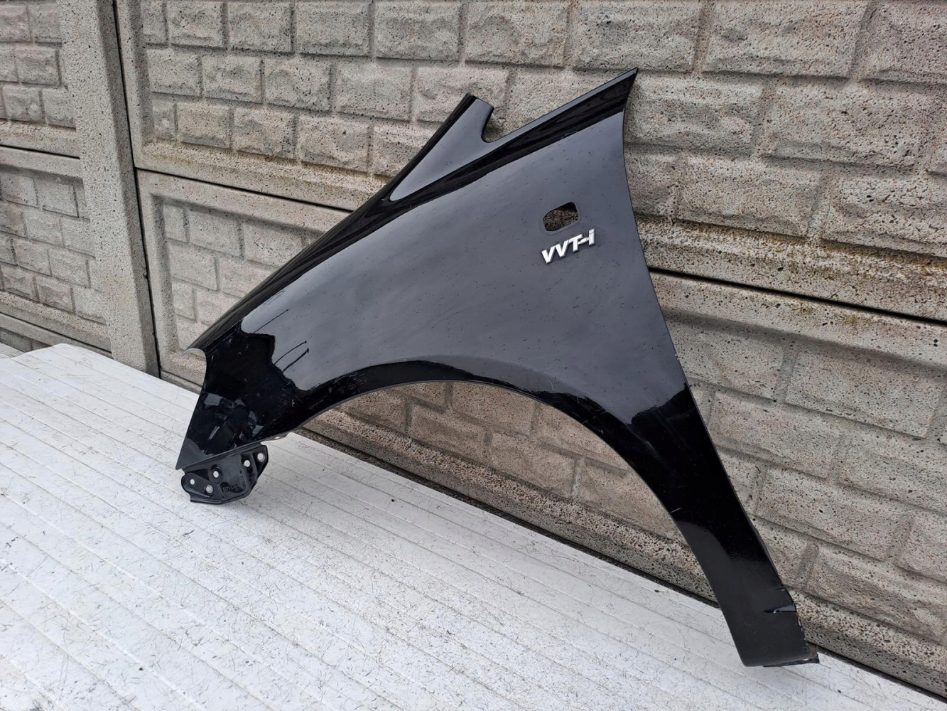 TOYOTA AVENSIS VERSO 05-06 BŁOTNIK PRZEDNI LEWY - (15304030909)
