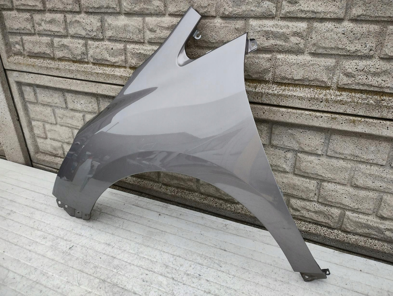 TOYOTA VERSO LIFT BŁOTNIK PRZEDNI LEWY - (15309113583)