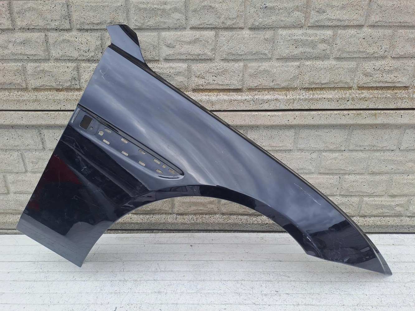 JAGUAR XE 2015-2022 BŁOTNIK PRAWY PRZEDNI - (15326752455)