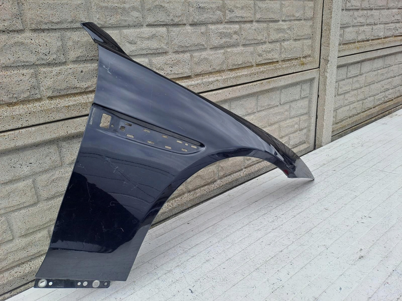 JAGUAR XE 2015-2022 BŁOTNIK PRAWY PRZEDNI - (15326752455)