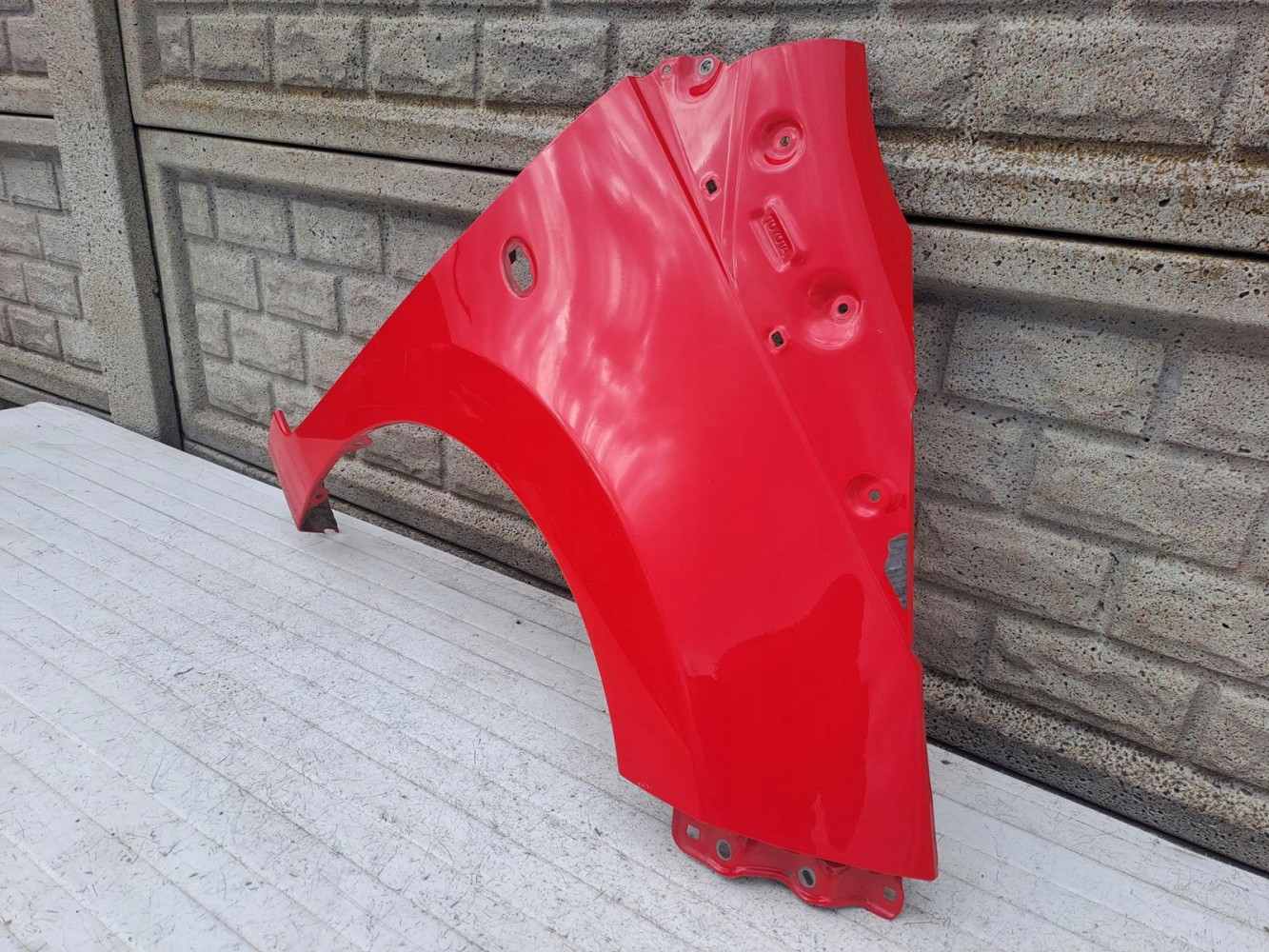 TOYOTA AYGO 2 2014-2022 BŁOTNIK PRAWY PRZEDNI - (15326769834)