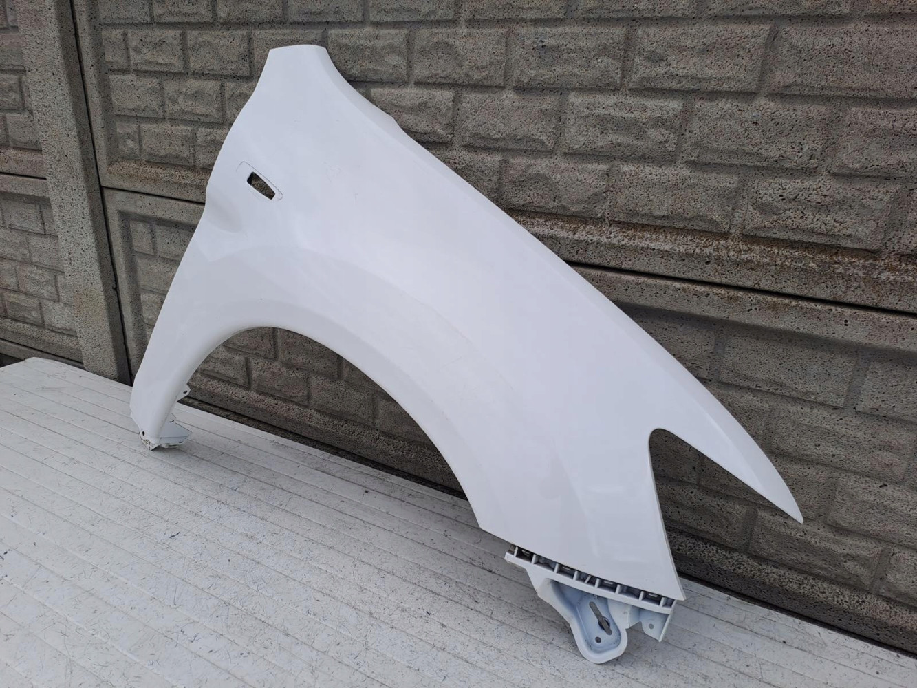MITSUBISHI ASX 10-15 BŁOTNIK PRAWY PRZEDNI - (15401785269)