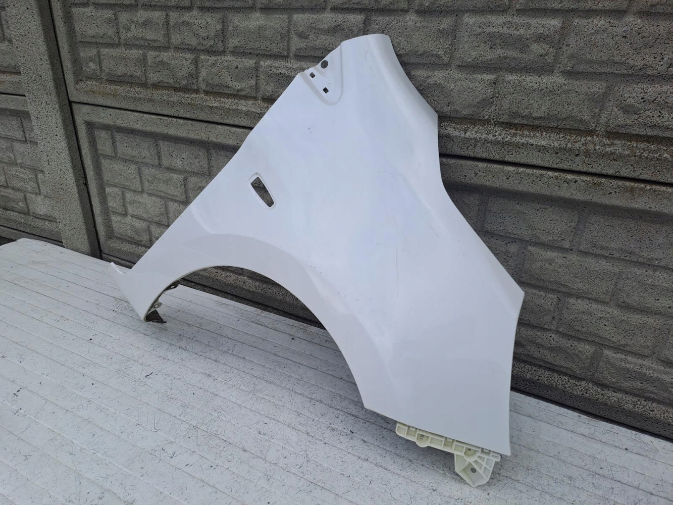 MITSUBISHI SPACE STAR 12-20 BŁOTNIK PRAWY PRZEDNI - (15407136437)