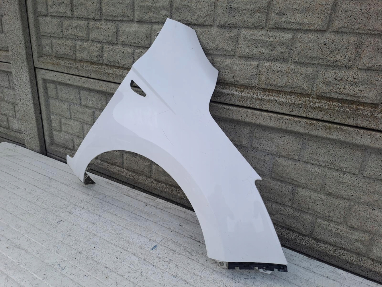 HYUNDAI I20 LIFT KIERUNEK BŁOTNIK PRZEDNI PRAWY - (15437555067)