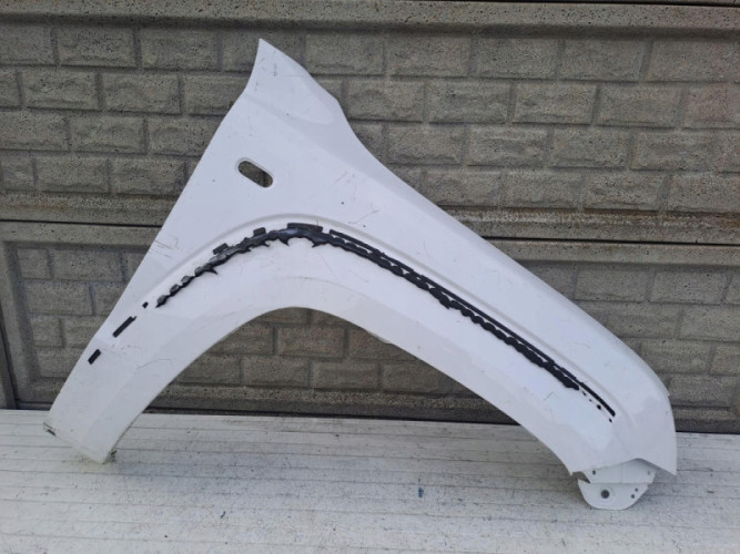 VW AMAROK 2H0 2012-2020 BŁOTNIK PRZEDNI PRAWY - (15449879991)