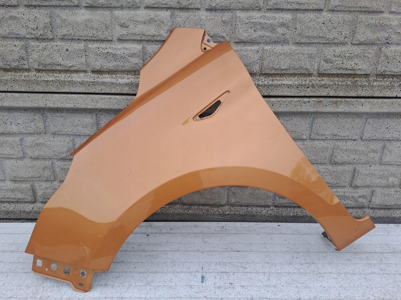 FORD KA+ PLUS MK3 III 16-22 BŁOTNIK PRZEDNI LEWY - (15450186305)