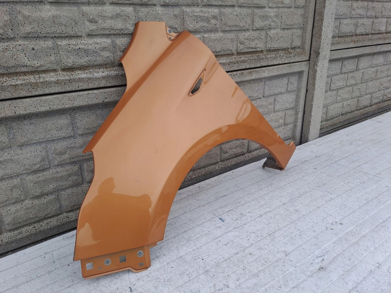 FORD KA+ PLUS MK3 III 16-22 BŁOTNIK PRZEDNI LEWY - (15450186305)
