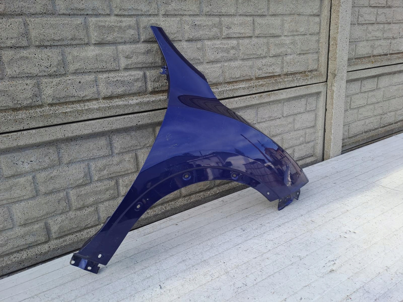 NISSAN JUKE 14-19 LIFT BŁOTNIK PRAWY PRZEDNI - (15485384637)