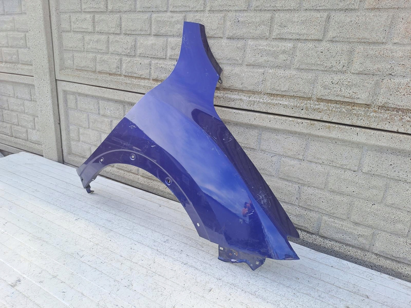 NISSAN JUKE 14-19 LIFT BŁOTNIK PRAWY PRZEDNI - (15485384637)