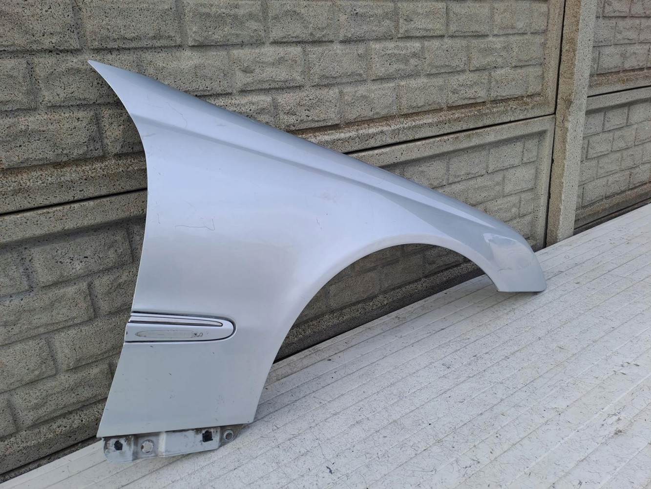 MERCEDES CLK W209 W 209 BŁOTNIK PRZEDNI PRAWY - (15485496750)