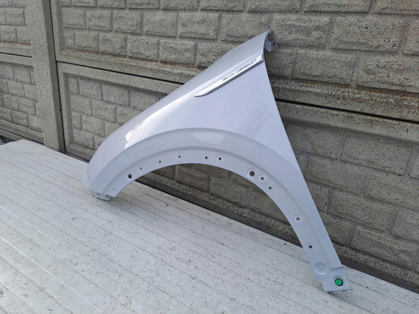 BYD ATTO 3 BŁOTNIK LEWY - (15485552103)