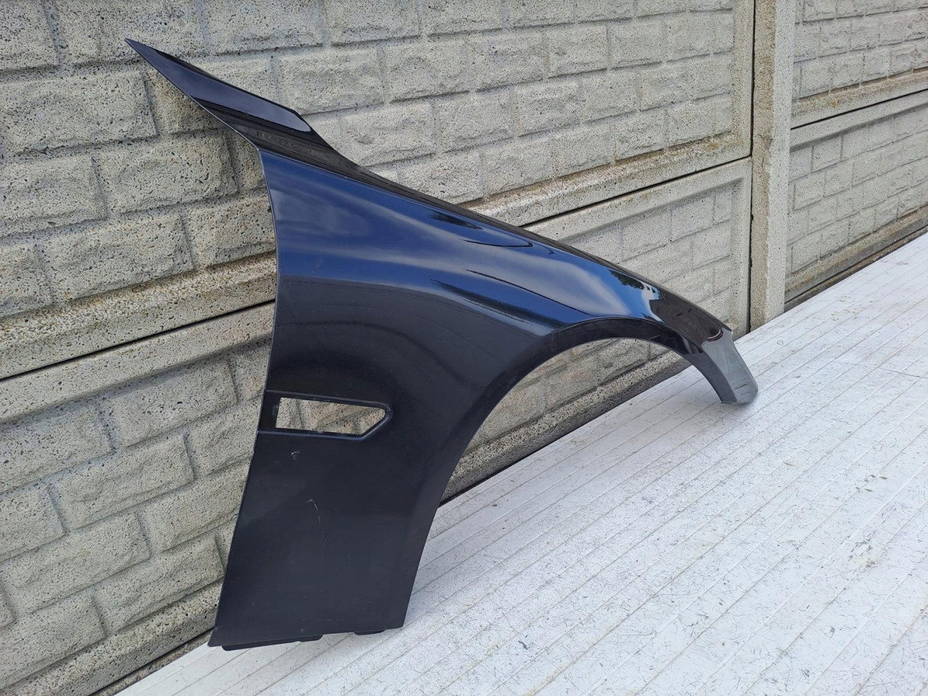 BMW VII 7 F01 F02 BŁOTNIK PRZEDNI PRAWY - (15492761289)